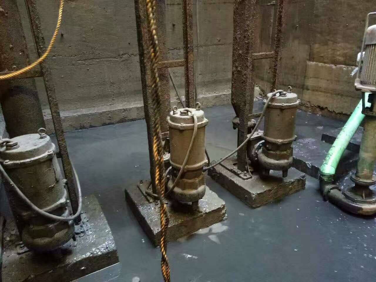 石景山污水池清理